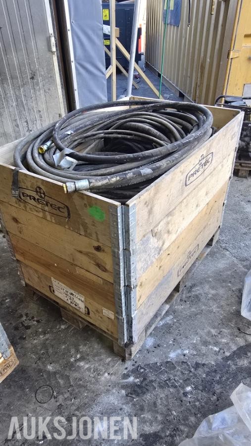 Brukte og ubrukte hydrauliske slanger